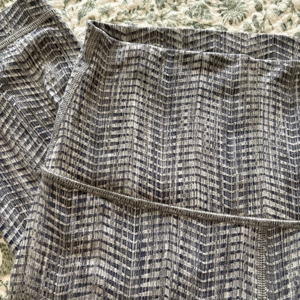 Lululemon Patterned High Rise Legging - Picture 2 of 4